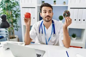 Alumno recibe formación en obesidad. Mejora tu empleo con titulación profesional.